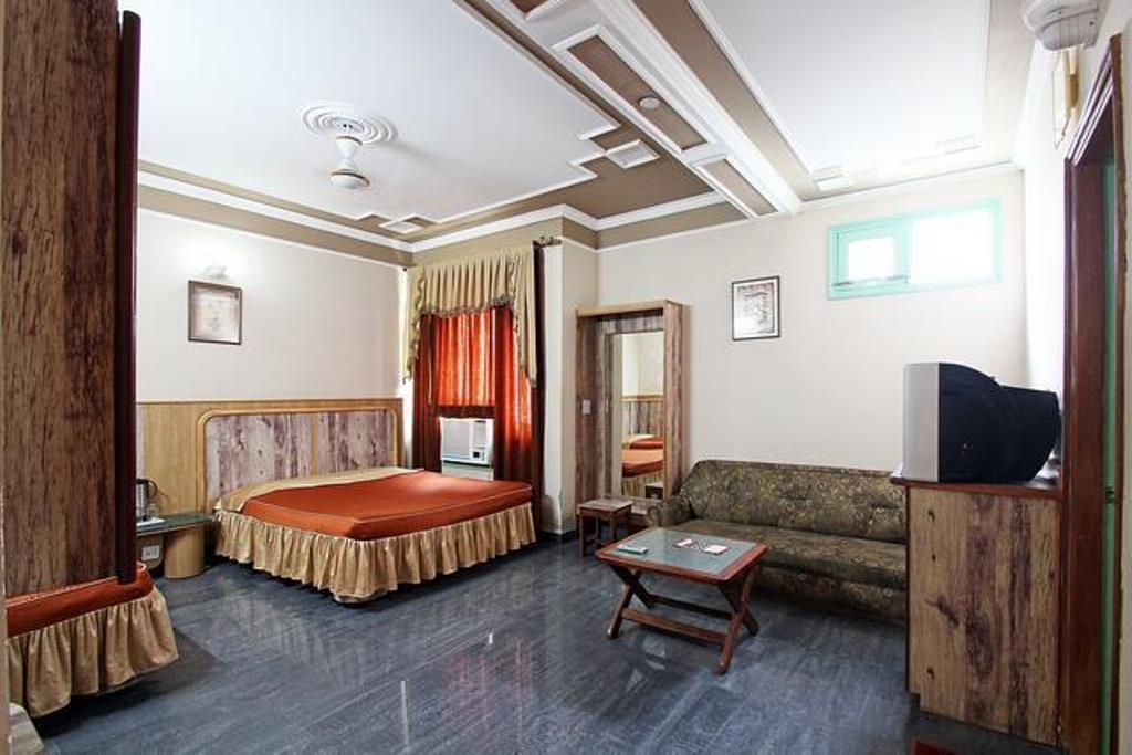 Hotel Chirag International 格德拉 外观 照片
