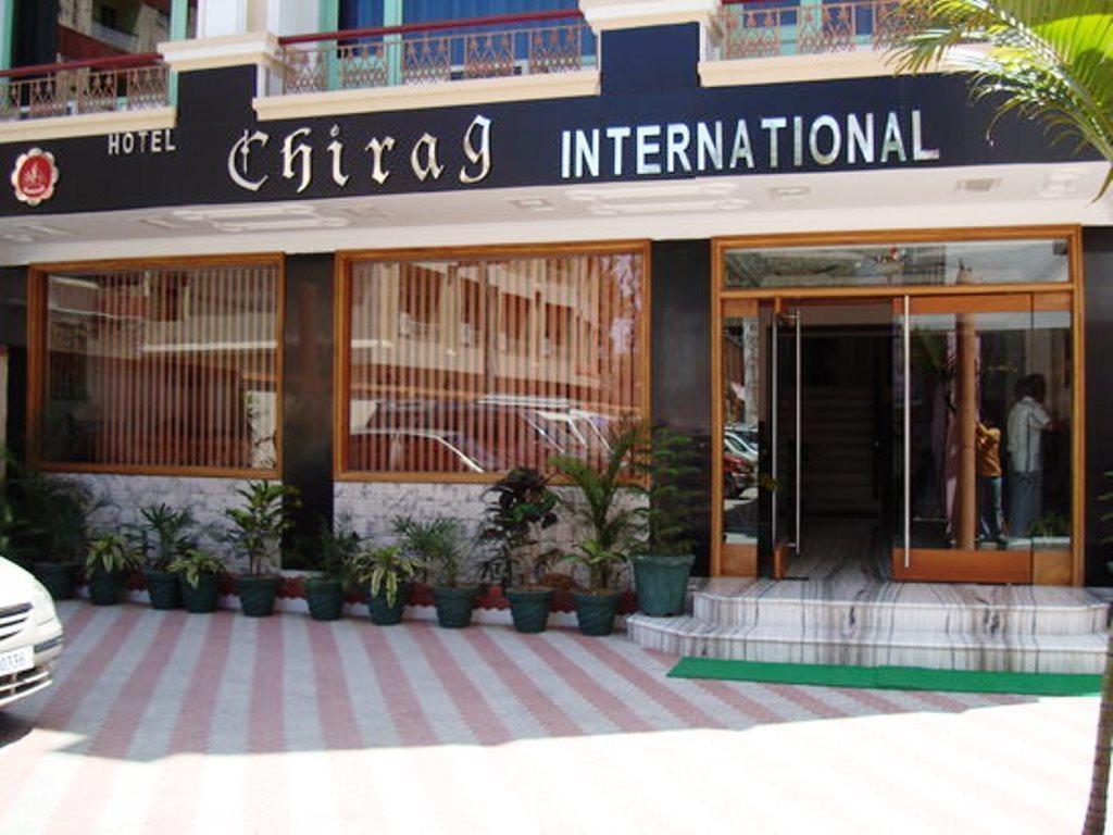 Hotel Chirag International 格德拉 外观 照片
