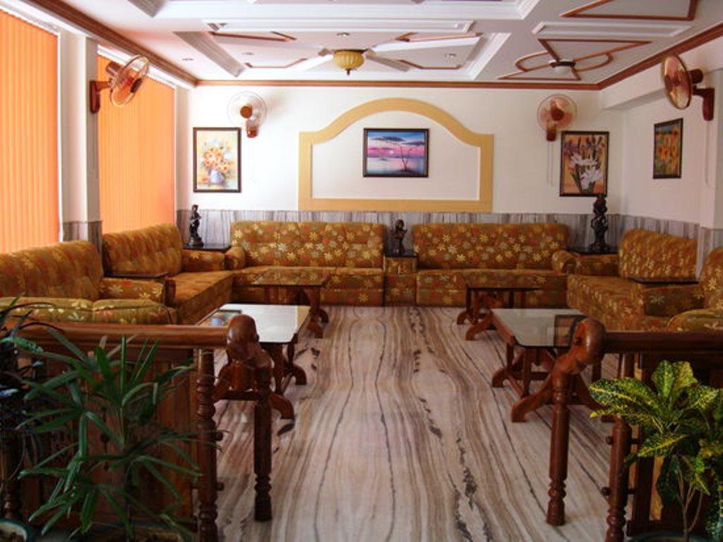 Hotel Chirag International 格德拉 外观 照片